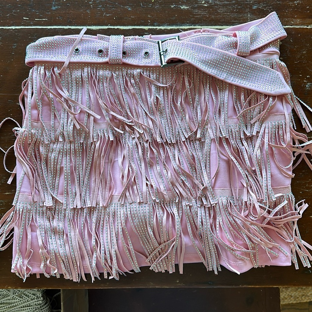 Fringe western skirt. Rhinestones and belt